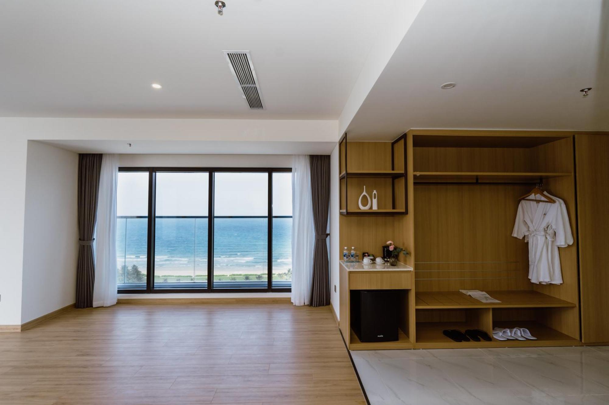 Aquamarine Beachfront & Камрань